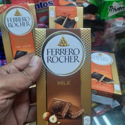 Ferrero Rocher Milk Chocolate Bar 90gm